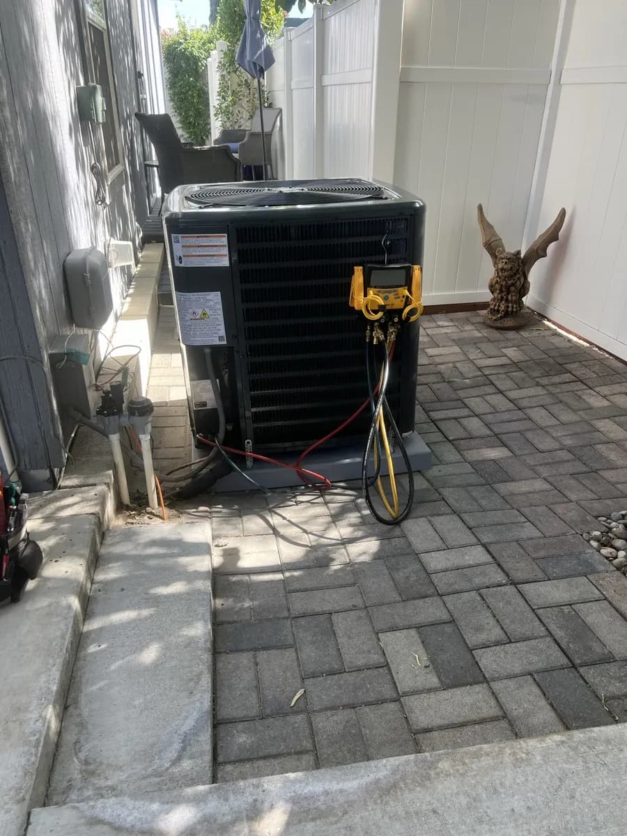 AC system diagnostics with refrigerant gauges